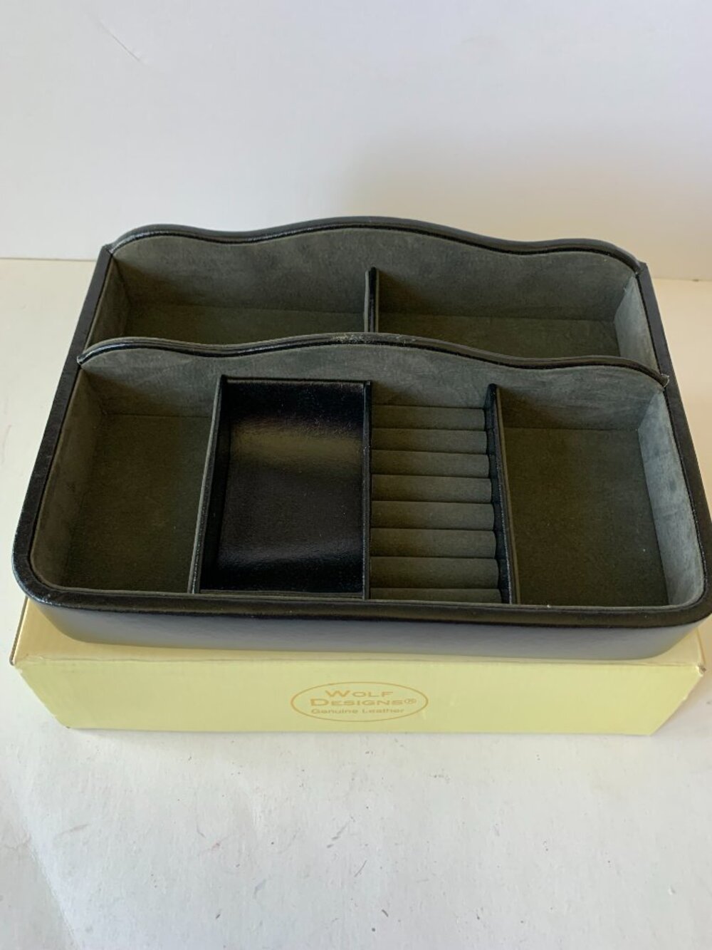 WOLF DESIGNS GENUINE LEATHER JEWELRY WATCHES ORGANIZER BLACK NEW IN BOX